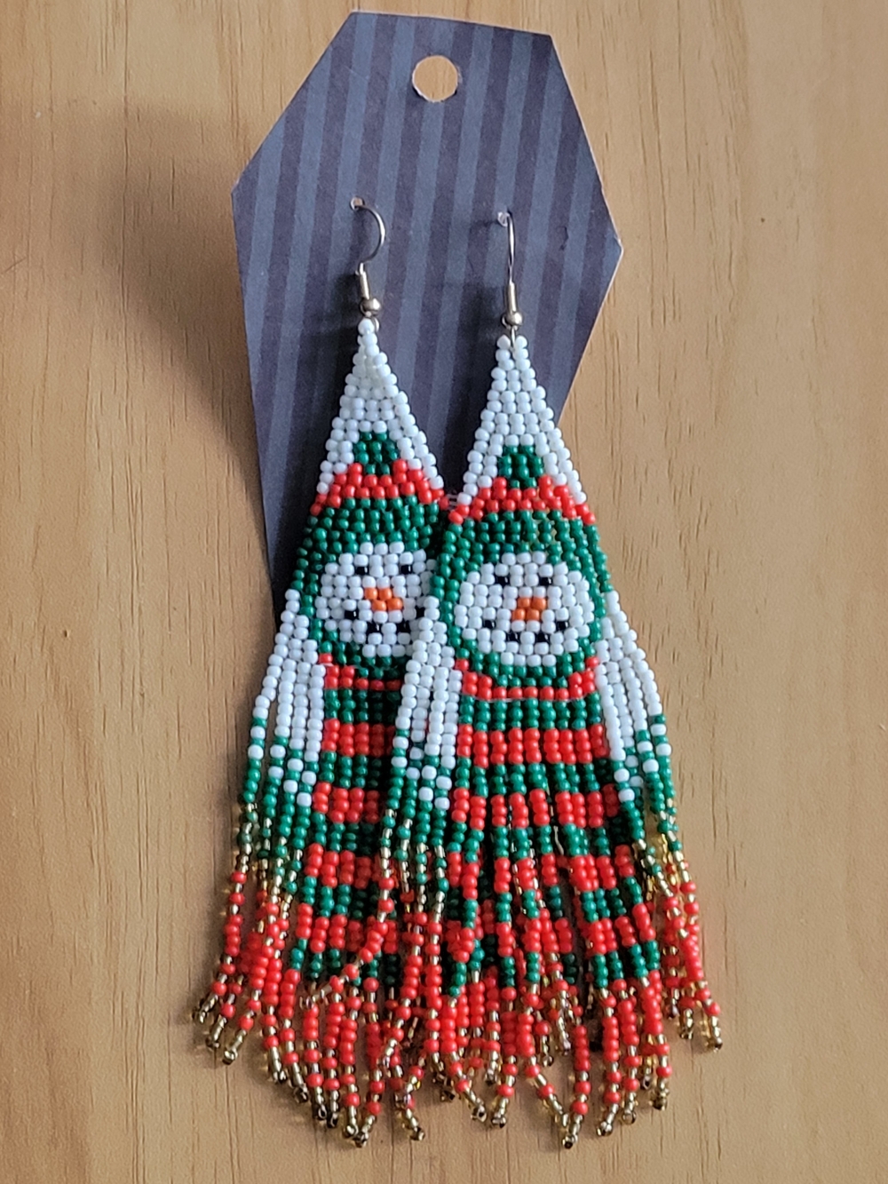 🖤NEW🖤Handmade Beaded Fringe Snowman  Earrings in White, Green & Red